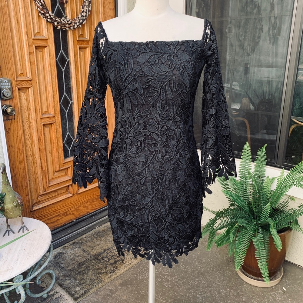 BARDOT Cocktail Evening Dress Bell Sleeve Lace EUC